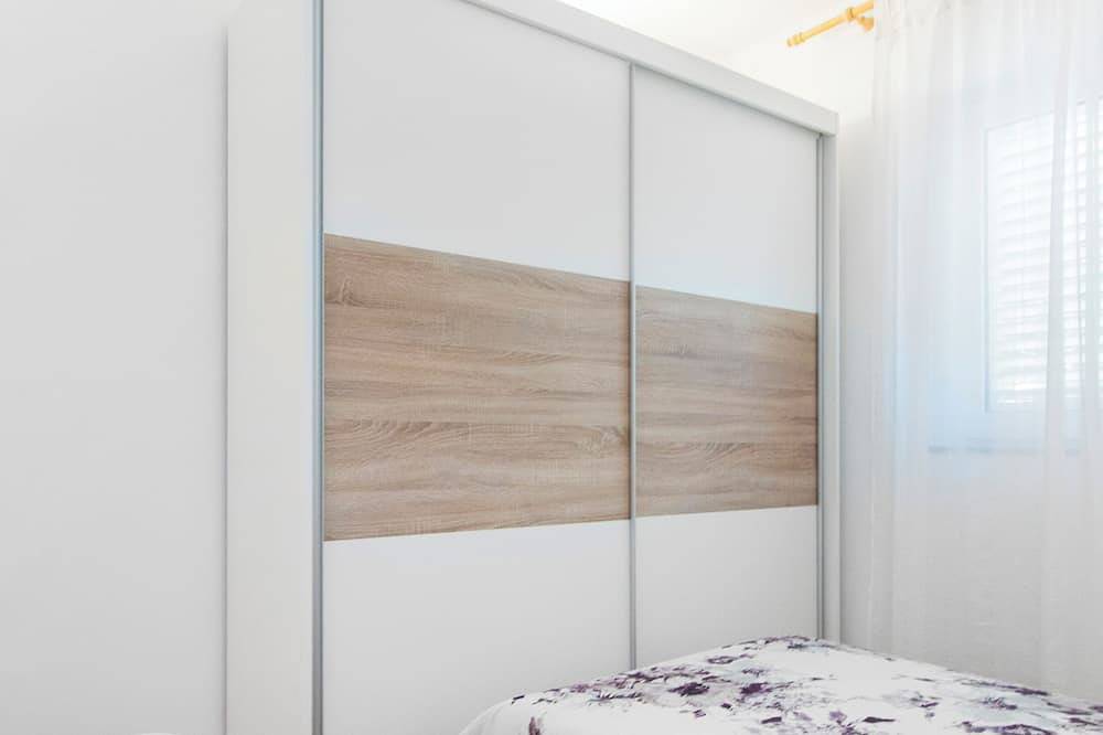 Ganze Wohnung, Apartments Vesna, type 3+2, apartment in charming Grebaštica with Wifi, Ac in Grebastica, Šibenik-Knin