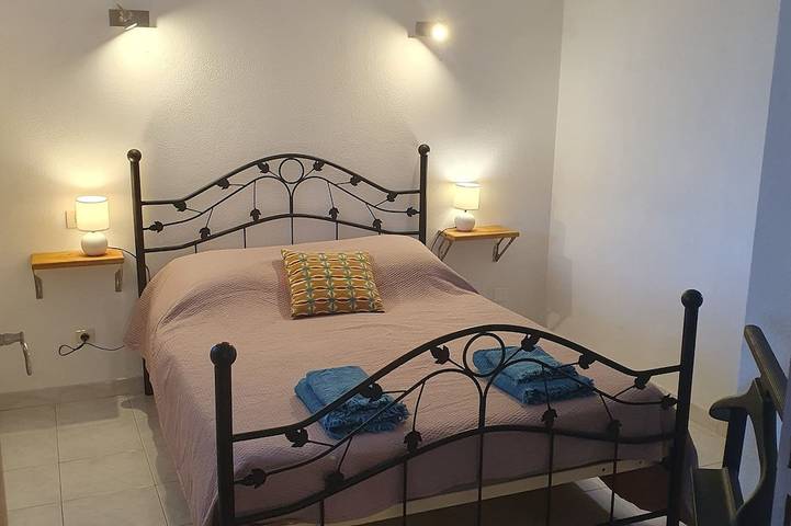 Location de vacances pour 3 personnes, avec terrasse à Aregno - 2