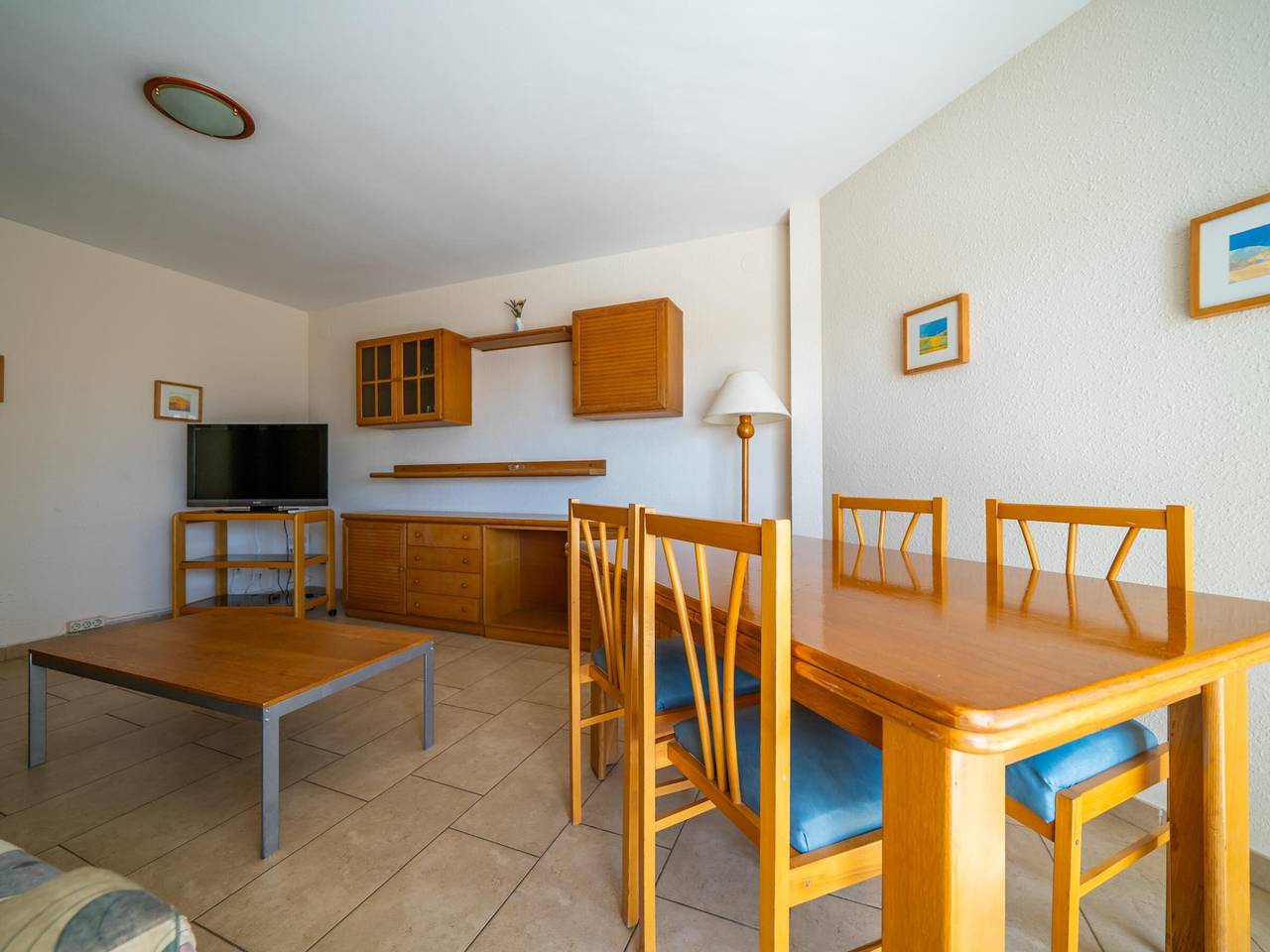 Entire apartment, Seaside Ground Floor Apartment with Pool, Wifi, Parking - 2 Bedrooms, Terrace with Ocean View in Torredembarra, Costa Dorada