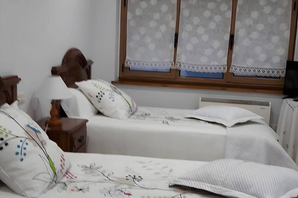 Entire apartment, Apartment 'El Fondón 1' in Cangas de Onís – Central, Pet-Friendly, Step-Free Access in El Puente, Cangas de Onís