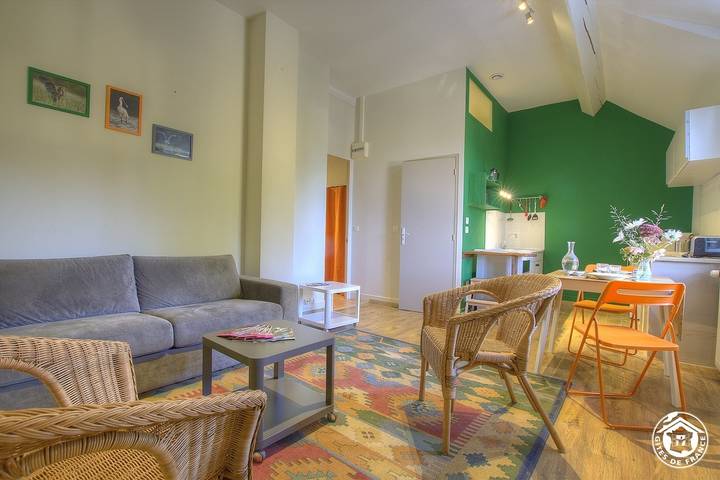 Gîte pour 4 personnes, avec jardin et terrasse à Joyeux