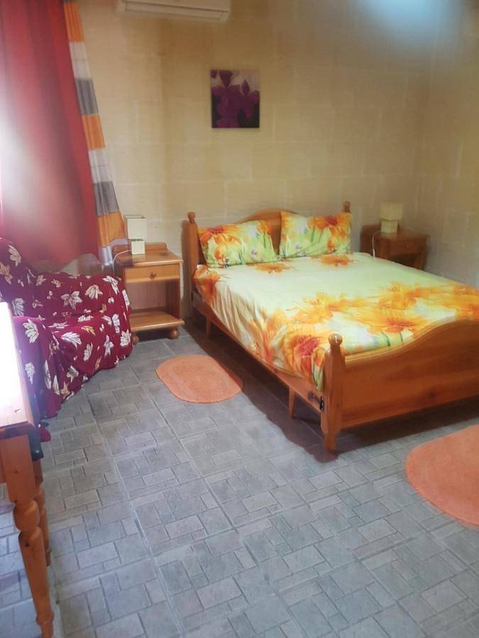 Chambre d’hôte pour 2 personnes, avec piscine ainsi que terrasse et jacuzzi dans Xaghra
