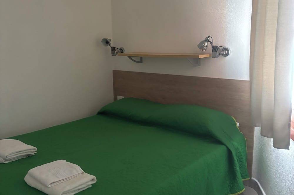 Ganze Wohnung, Apartment with terrace facing the beach in Trinità d'Agultu e Vignola und Umgebung, Olbia-Tempio