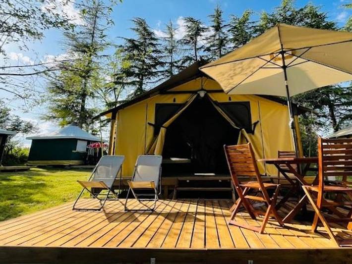 Camping Quercy Vacances - Tente en toile et en bois 5 personnes - Tente safari (sans sanitaires) in Saint-Pierre-Lafeuille, Quercy