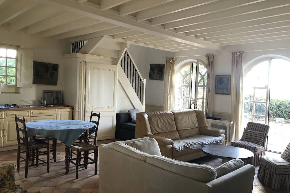 Character house with large garden facing the entrance of a beautiful beach in Saint-Coulomb, Saint-Malo region