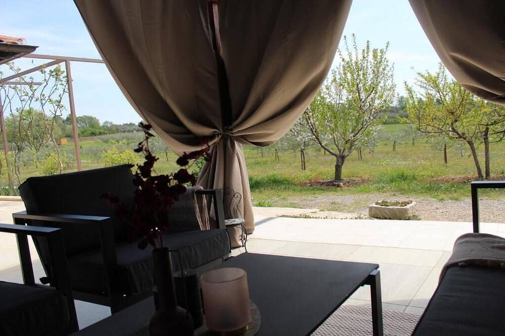 Hidden charming family house near the sea and Lanterna tourist resort in Lanterna, Tar-Vabriga