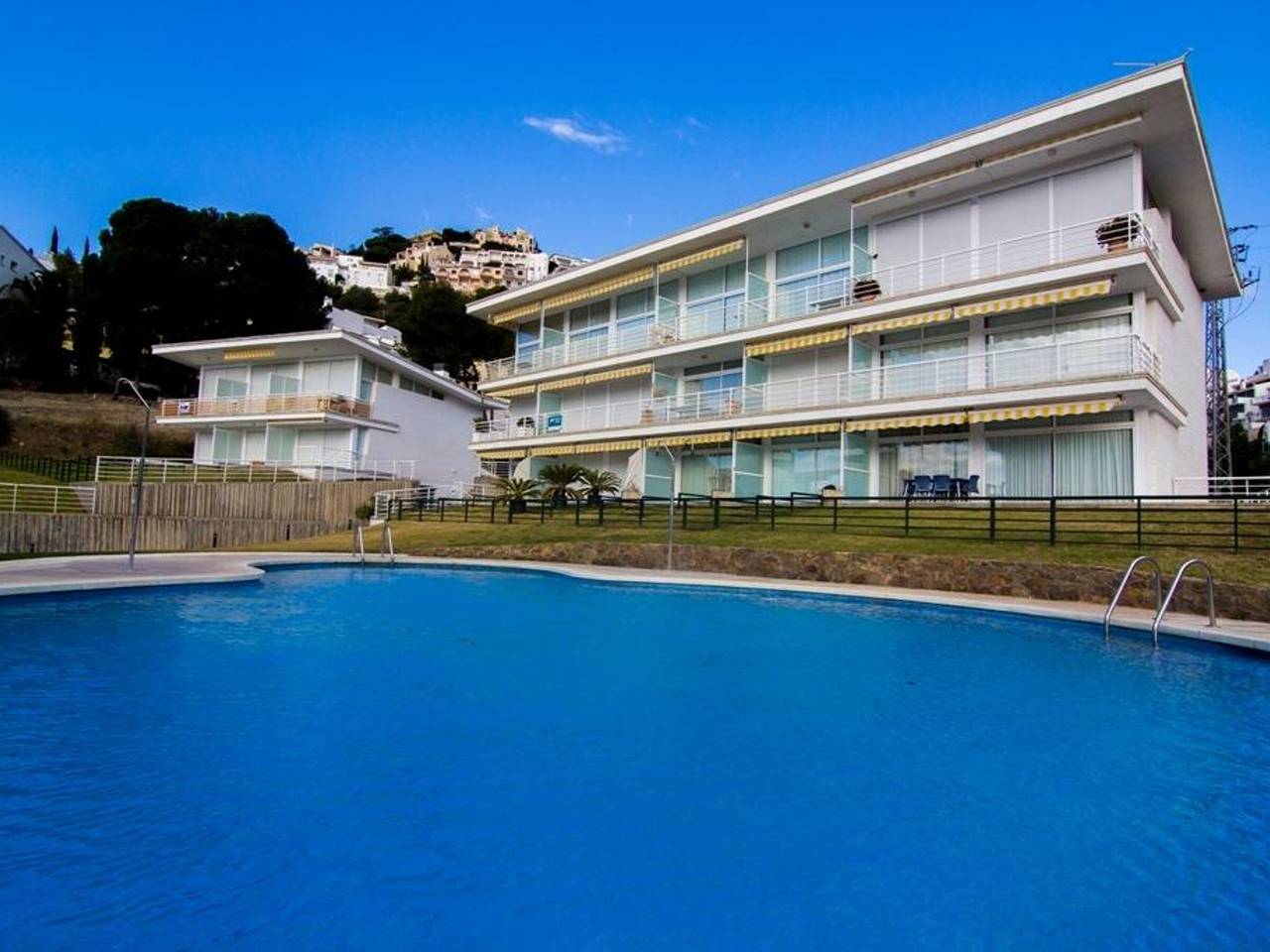 Apartamento entero, Apartamento para 4 en Rosas con piscina comunitaria y acceso directo a la playa in l'Almadrava, Roses