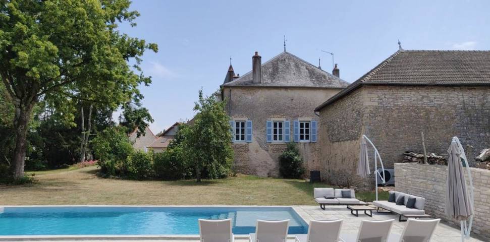 Location de vacances pour 12 personnes, avec jardin ainsi que piscine et vue à Rully - 3