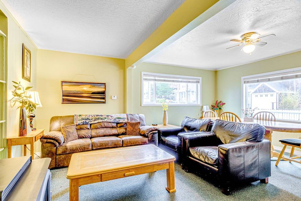 Hundefreundlich, künstlerischer Kurzurlaub mit privatem Whirlpool, Unterhaltung, Strand in der Nähe! in Seaside (Oregon), Clatsop County