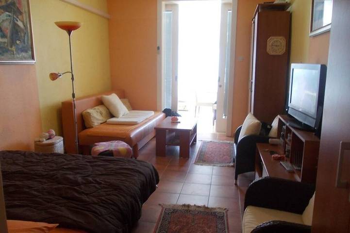 Ferienwohnung für 2 Personen, mit Pool und Balkon sowie Garten, mit Haustier in Karlobag - 3