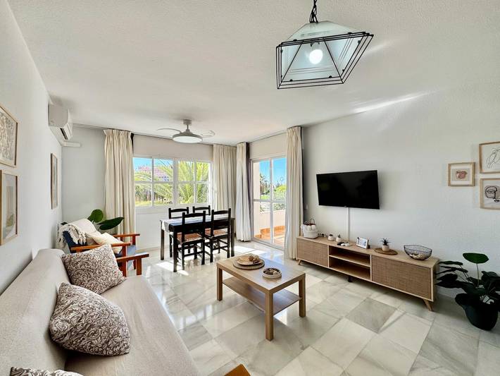 Apartamento para 4 personas, con Terraza además de Jardín y Piscina en Playa Serena (Roquetas de Mar)