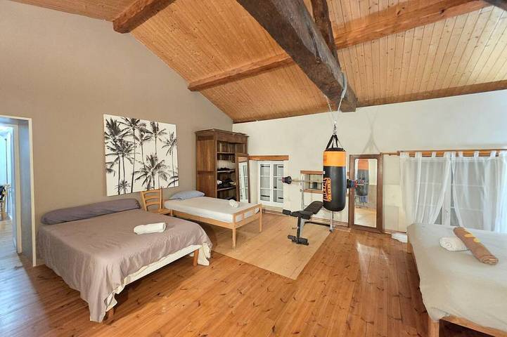 Location de vacances pour 8 personnes, avec jardin et terrasse à Criteuil-la-Magdeleine - 4