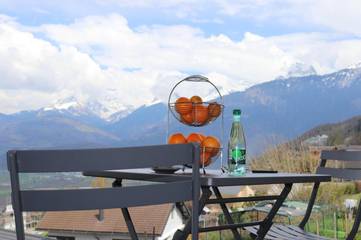 Gîte pour 2 personnes, avec jardin et terrasse à Monthey