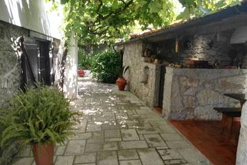 Gîte pour 4 personnes, avec jardin et piscine dans Afife