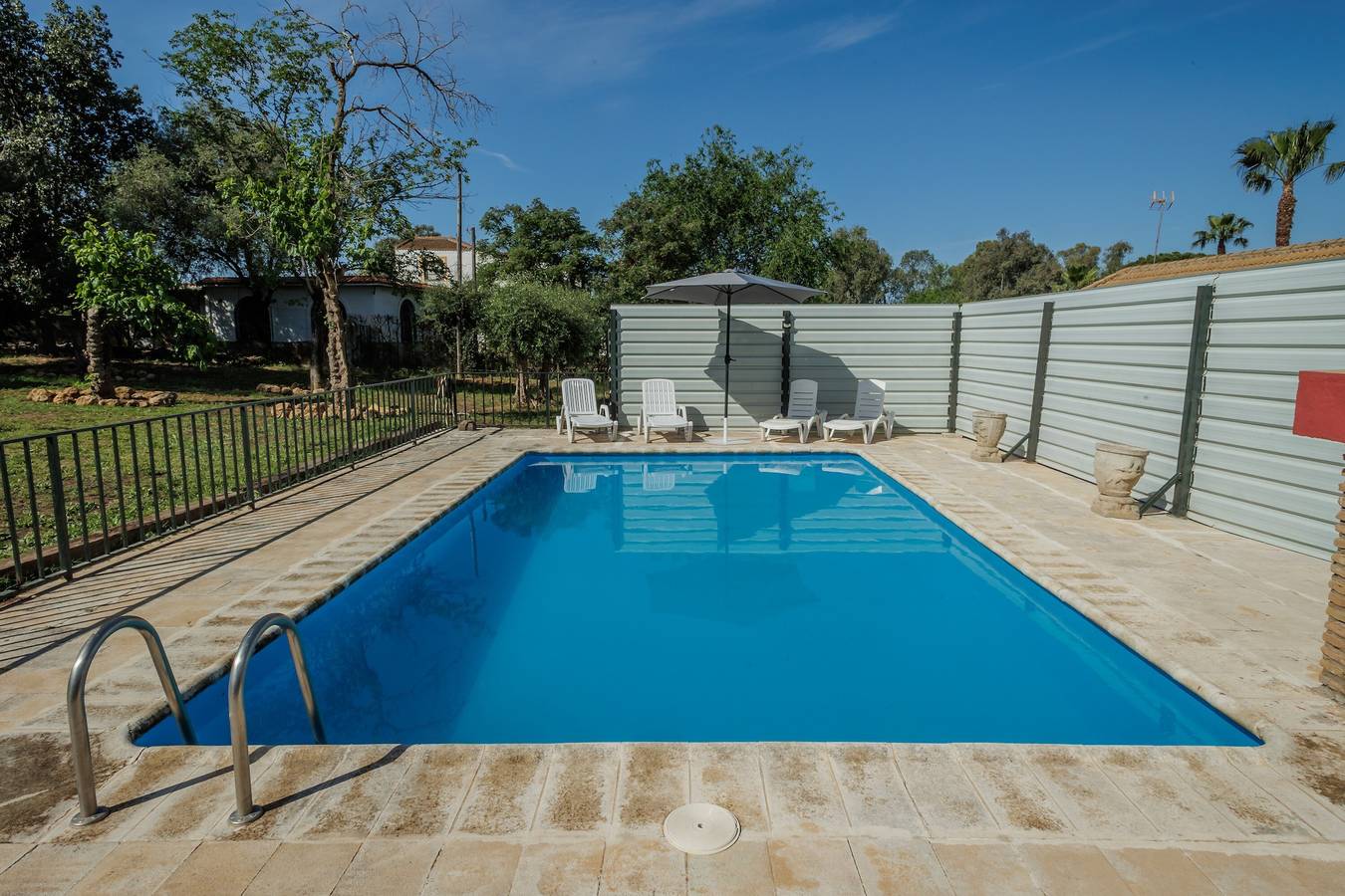 Casa rurale 'Villa Manolita' con piscina privata, Wi-Fi e aria condizionata in Carmona, Provincia di Sevilla