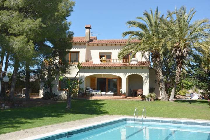Casa rural para 12 personas, con jardín además de piscina y vistas en Villanueva y Geltrú - 2