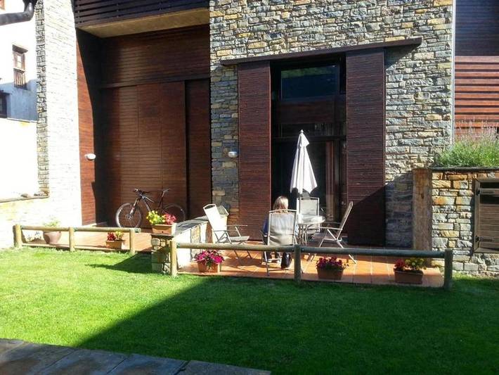 Location de vacances pour 5 personnes, avec terrasse ainsi que piscine et jardin à Alins - 3