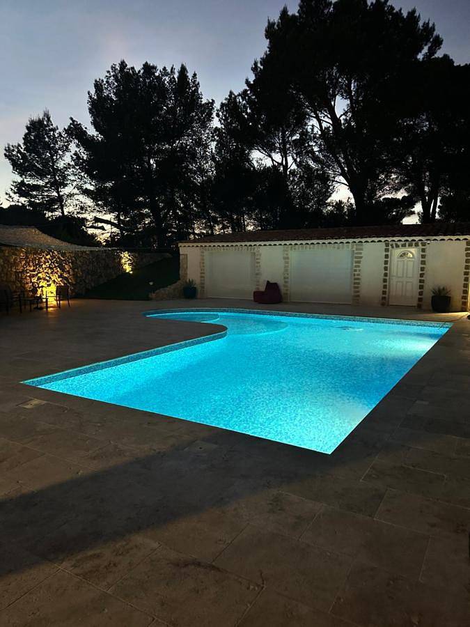 Gîte pour 4 personnes, avec jardin et vue ainsi que piscine et terrasse à Bouc-Bel-Air - 4
