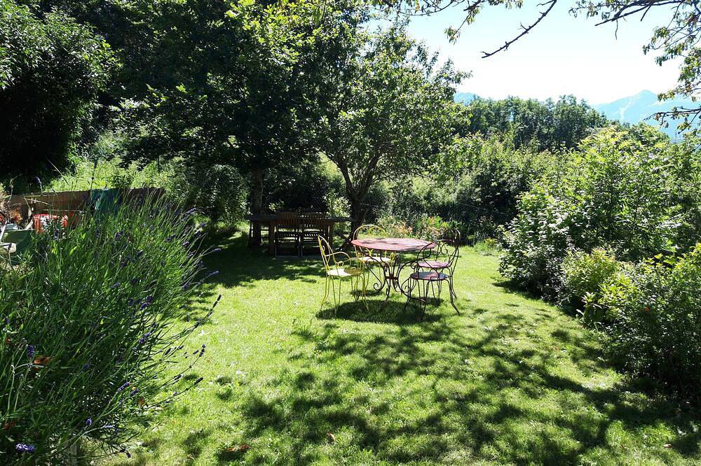 Entire apartment, Gîte rural de Buissard in Buissard, Écrins National Park