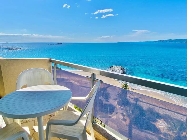 Gîte pour 4 personnes, avec terrasse et vue dans Plage Beau Rivage Saint Raphael