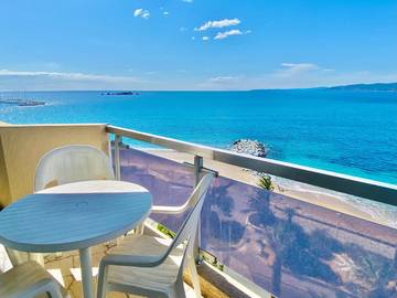 Gîte pour 4 personnes, avec vue et terrasse dans Plage Beau Rivage Saint Raphael