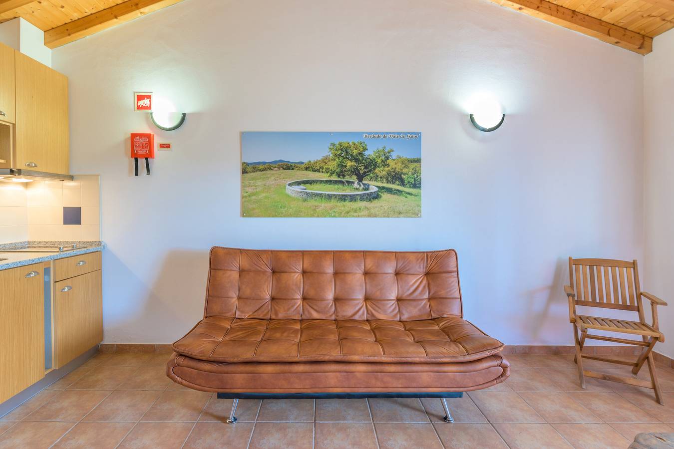 Apartamento inteiro, Casa de férias 'Casa Da Maria Valtina' com vista para a montanha, Wi-Fi e ar condicionado in São Luís, Costa Alentejana