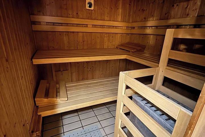 Ganze Wohnung, Ferienwohnung Walchensee mit Seeblick, Sauna & Schwimmbad. in Walchensee