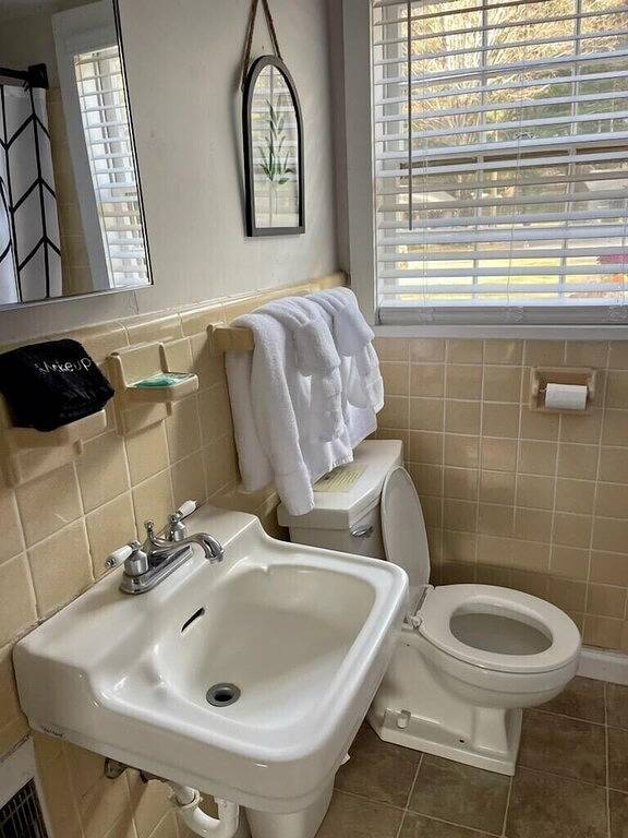 Cabin 5 - Rustic cabin in Pioneer Village, Great Smoky Mountains Nc in Blue Ridge Parkway, Maggie Valley