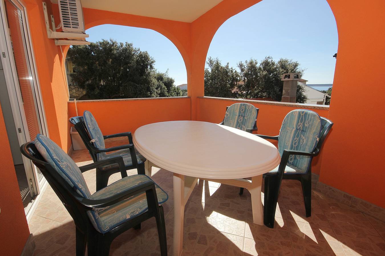 Ganze Wohnung, 1-Zimmer-Ferienwohnung mit Terrasse Mandre (Pag) A-9354-a in Mandre, Pag