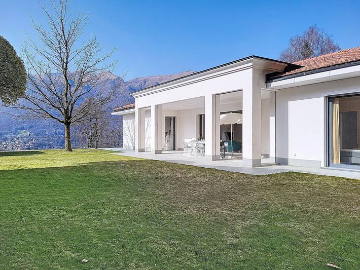 Bungalow für 6 Personen, mit Whirlpool und Terrasse sowie Garten und Ausblick im Ticino
