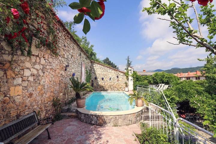 Maison d’hôte, avec Terrasse ainsi que Jardin et Piscine