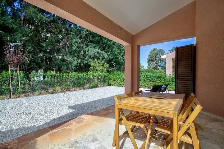 Villa für 6 Personen, mit Balkon und Garten sowie Pool
