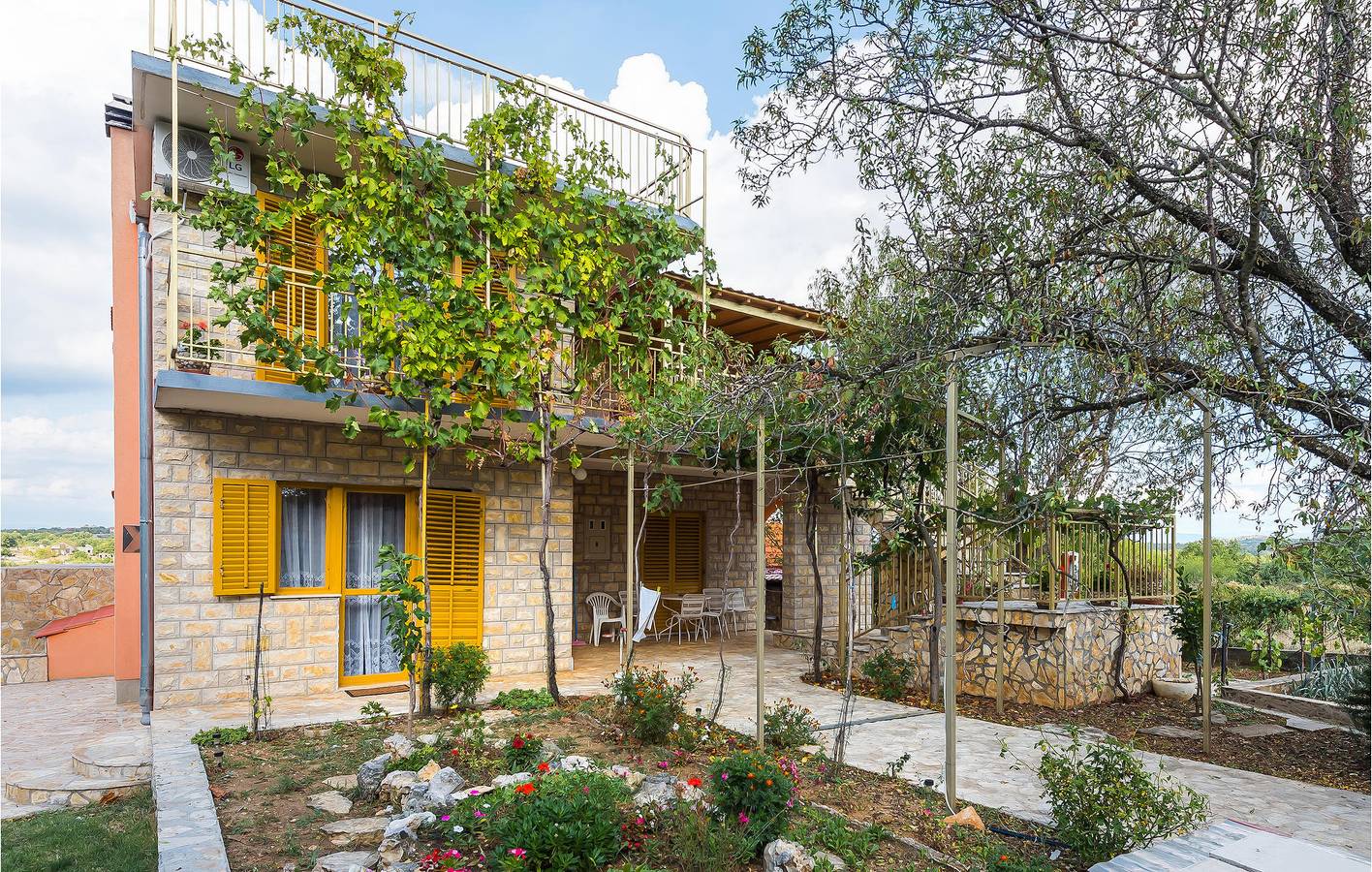 Ganze Ferienwohnung, Ferienwohnung für 6 Personen mit Terrasse in Skradin, Šibenik-Knin