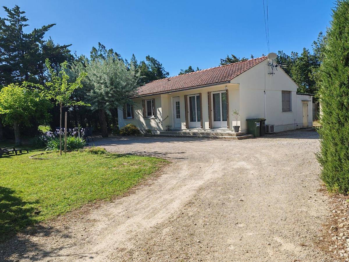 Three-Bedroom House in Jonquières, Vaucluse