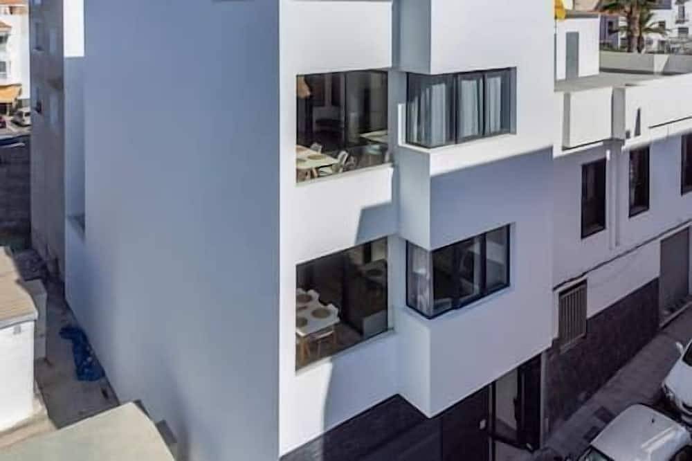 Casa Blanca Tenerife Apartments - entire building in Playa San Juan, Guía de Isora