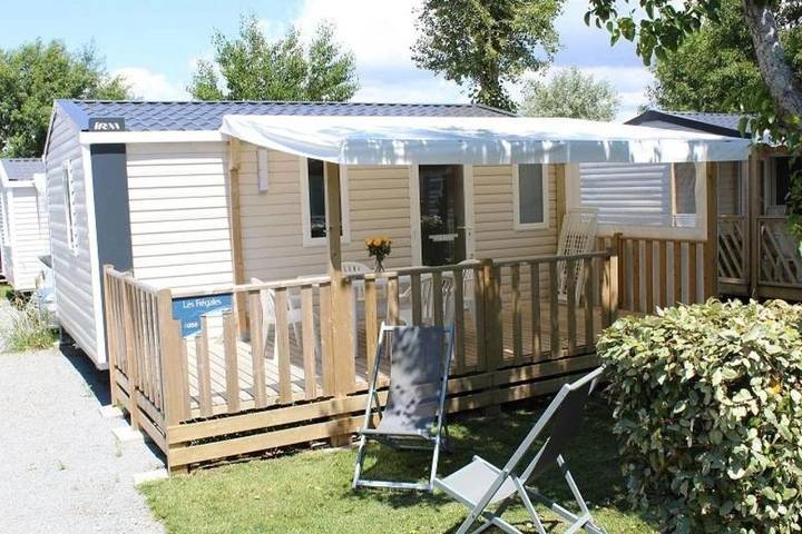 Camping pour 6 personnes, avec Terrasse ainsi que Bassin pour enfant et Piscine