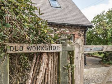 Log Cabin for 2 People in Shropshire, West Midlands, Photo 1