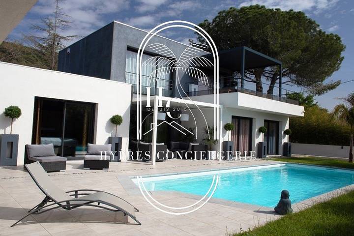 Appartement de vacances pour 6 personnes, avec Balcon/Terrasse ainsi que Jardin et Piscine