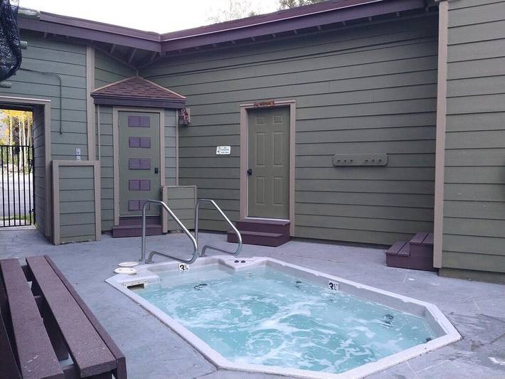 Vacation rental for 8 people, with sauna and hot tub as well as pool and balcony in Mammoth Lakes