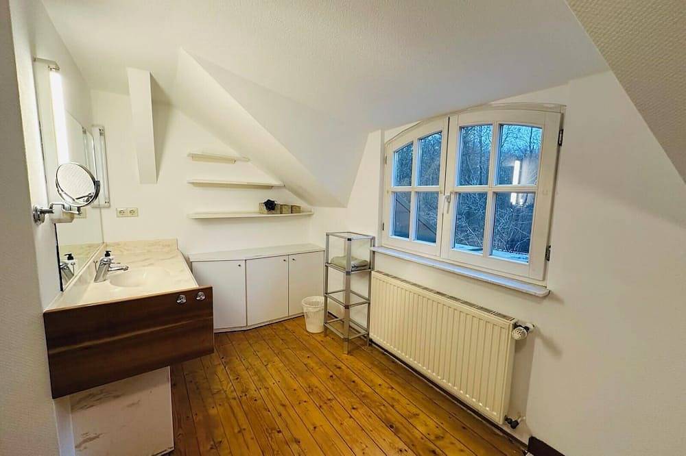 Ganze Wohnung, Romantische Dachgeschoss Ferienwohnung (bis 12 Personen) in Boitzenburger Land, Barnimerland Region