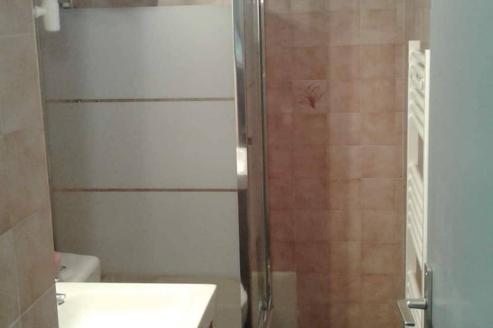 Appartement entier, Studio avec balcon à Ax les thermes à 300m des télécabines et des thermes in Ax-les-Thermes, Pyrénées
