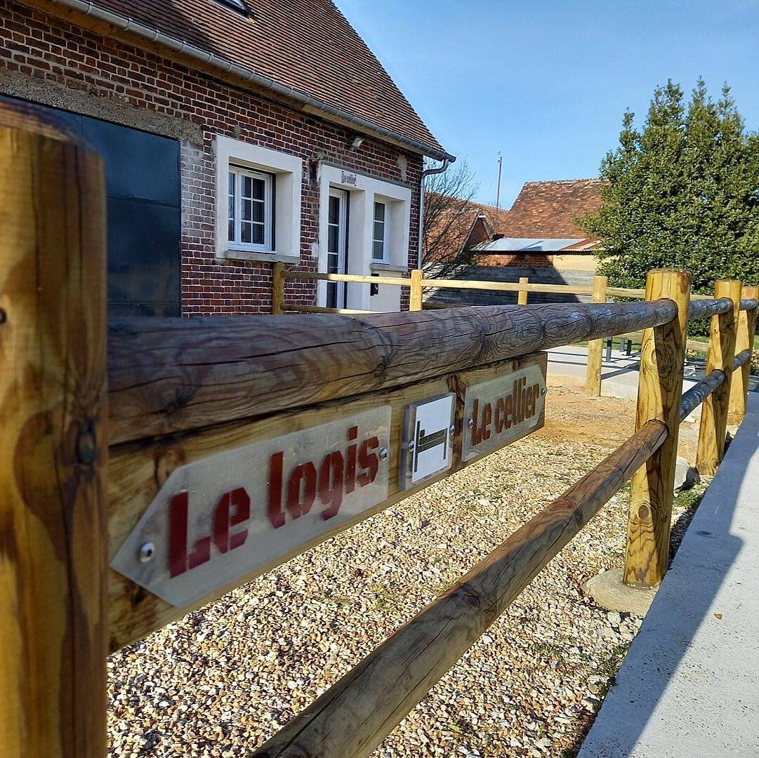 Gîte pour évènement, week-end. 35 pers. / 26 couchages, piscine in Unverre, Région de Châteaudun
