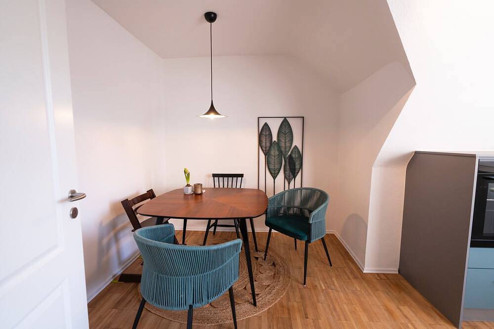 Ganze Wohnung, Meerjungfrau: stilvolle 2-Zimmerwohnung, zentral, Küche, Bad, Wohn-/Schlafzimmer in Ulm, Schwaben