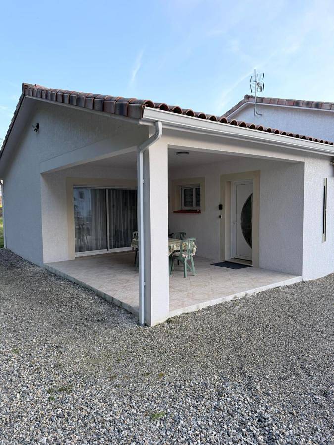 Location de vacances pour 4 personnes, avec piscine et jardin à Saint-Porquier