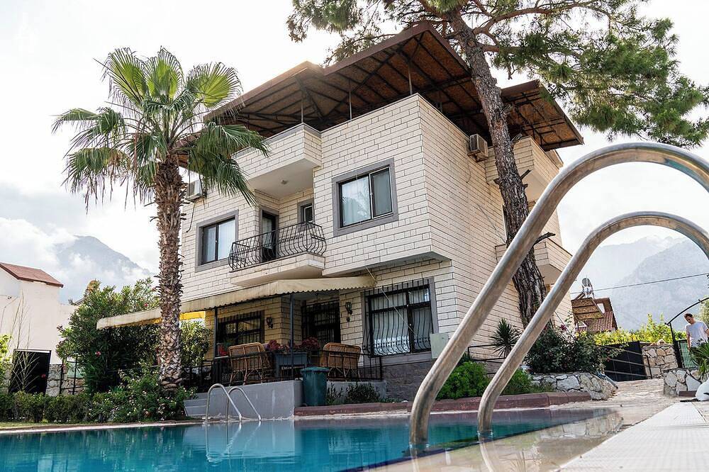 Spacious Natural Stone Villa w/ Sea and Mountain Views and Private Pool in Göynük, Kemer