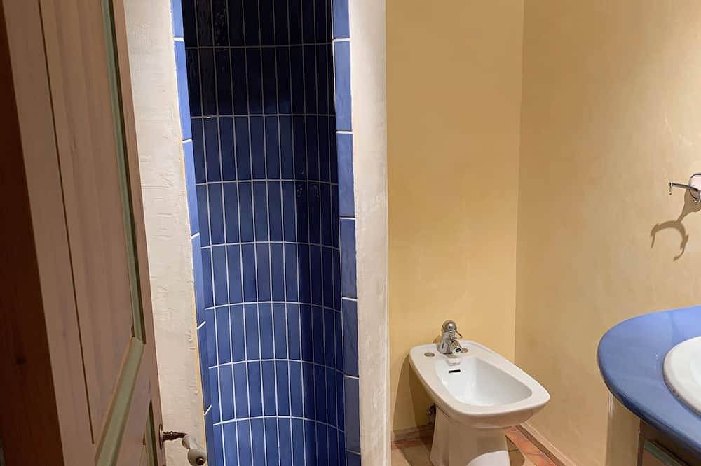 House in the heart of the village, in the Verdon National Park, near the lakes. in Régusse, Región Brignoles