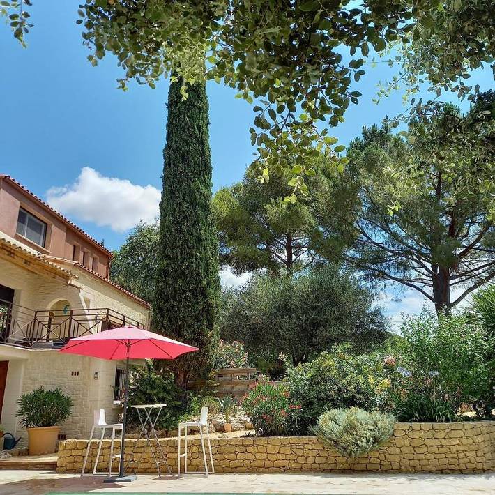 Location de vacances pour 2 personnes, avec piscine ainsi que jardin et jacuzzi à Saint-Maximin (Nimes) - 3