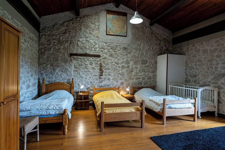 Gîte pour 13 personnes, avec terrasse ainsi que jardin et piscine à Camarade (Ariège) - 4