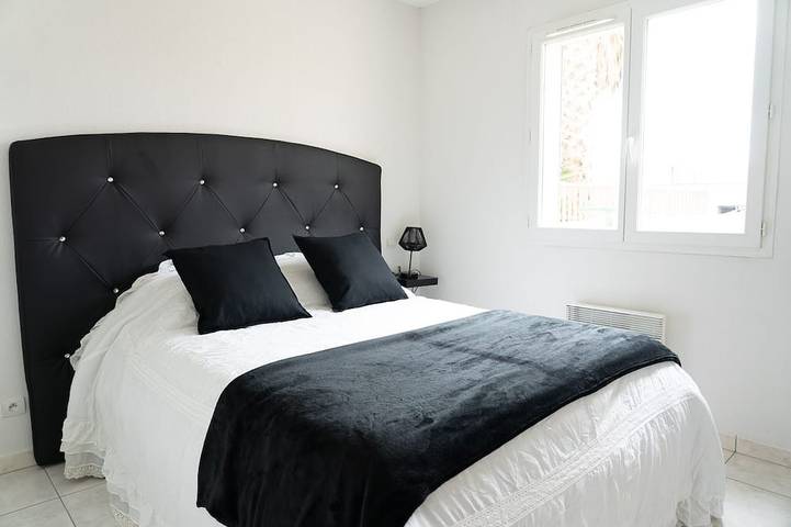 Location de vacances pour 7 personnes, avec balcon et jardin à Pinet (homonymie) - 3