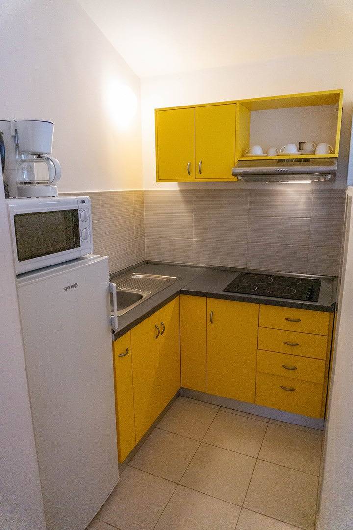 Ganze Wohnung, Apartment Petrica Nr.3 - mit Balkon, gelegen im ruhigen Dorf Jurandvor bei Baska in Baska, Krk